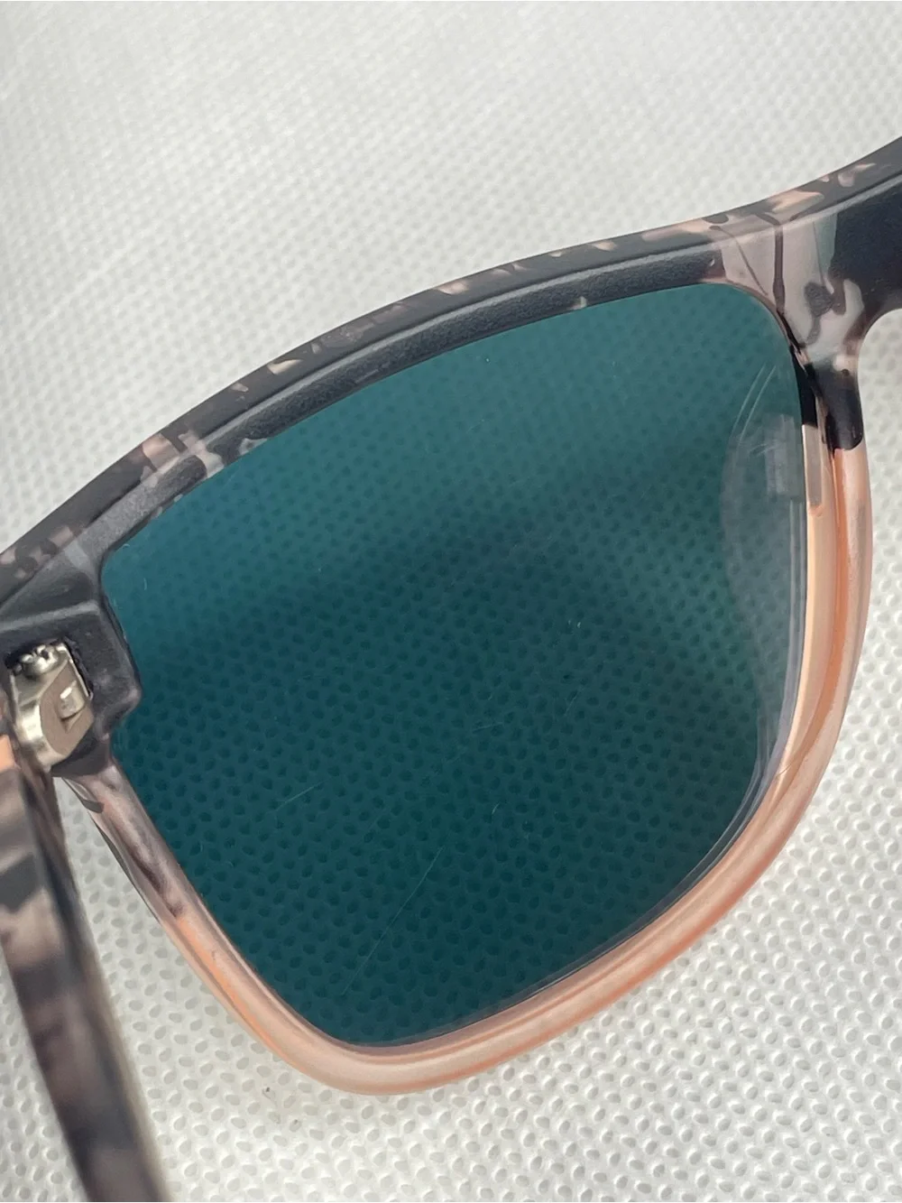 BLENDERS Millenia X2 Sunglasses Lion Heart Clear Champagne Power Button Edition